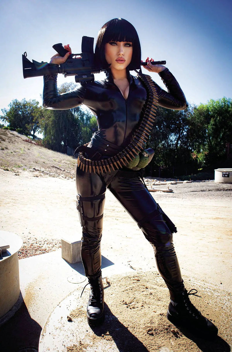 Jennifer Blood #10 M 1:7 Cosplay Virgin FOC Bonus Variant (Mr) (07/20/2022) Dynamite